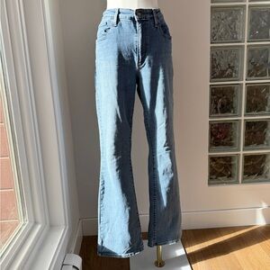 Levi’s 725 High Rise Boot Cut Flared Women's Jeans 31 Red Tab Light Wash